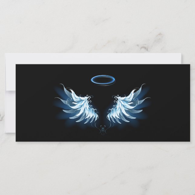 Blue Glows Angel Wings auf schwarzem Hintergrund Karte (Vorderseite)