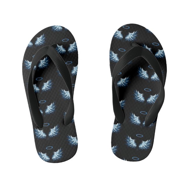 Blue Glows Angel Wings auf schwarzem Hintergrund Kinderbadesandalen (Fußbett)