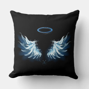 Blue Glows Angel Wings auf schwarzem Hintergrund Kissen