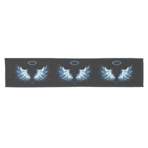 Blue Glows Angel Wings auf schwarzem Hintergrund Kurzer Tischläufer