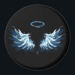 Blue Glows Angel Wings auf schwarzem Hintergrund Magnet<br><div class="desc">Helle,  künstlerische,  blaue Engelsflügel auf schwarzem Hintergrund. Engel Flügel.</div>