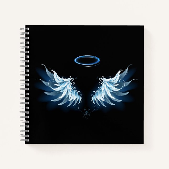 Blue Glows Angel Wings auf schwarzem Hintergrund Notizbuch (Vorderseite)