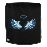 Blue Glows Angel Wings auf schwarzem Hintergrund