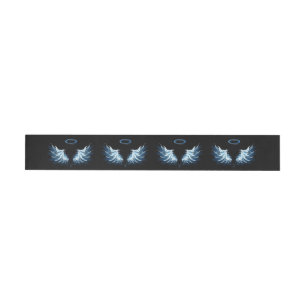 Blue Glows Angel Wings auf schwarzem Hintergrund Rundum-Adressaufkleber