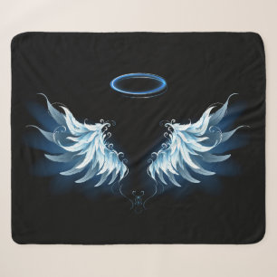 Blue Glows Angel Wings auf schwarzem Hintergrund Sherpadecke