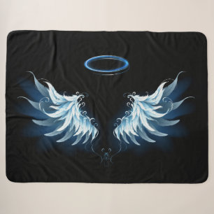 Blue Glows Angel Wings auf schwarzem Hintergrund Sherpadecke