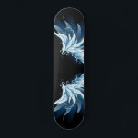Blue Glows Angel Wings auf schwarzem Hintergrund Skateboard<br><div class="desc">Helle,  künstlerische,  blaue Engelsflügel auf schwarzem Hintergrund. Engel Flügel.</div>