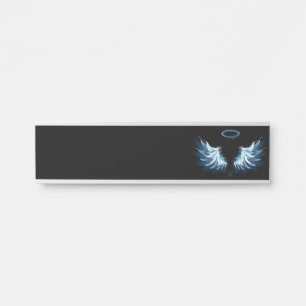 Blue Glows Angel Wings auf schwarzem Hintergrund Türschild