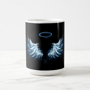 Blue Glows Angel Wings auf schwarzem Hintergrund Verwandlungstasse