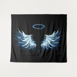Blue Glows Angel Wings auf schwarzem Hintergrund Wandteppich