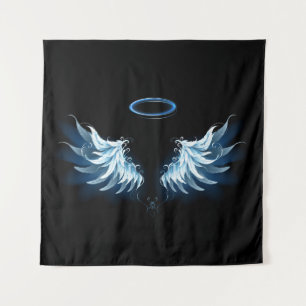Blue Glows Angel Wings auf schwarzem Hintergrund Wandteppich