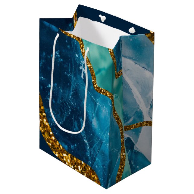 Blue & Gold Agate Geode Glitzer Mittlere Geschenktüte (Vorderseite Schrägansicht)