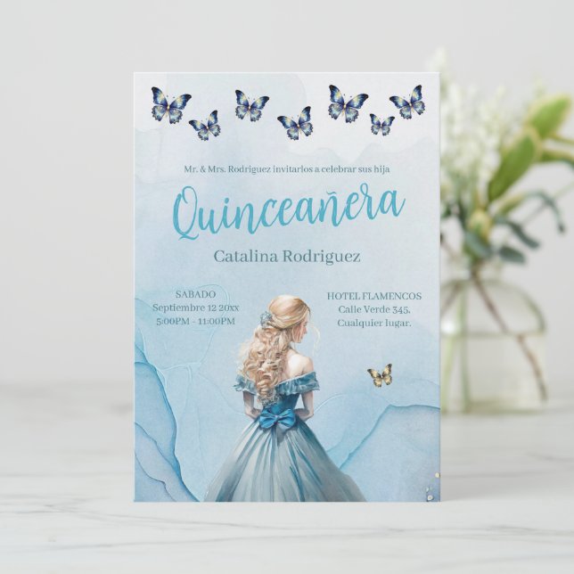 Blue Gold Butterfly Princess Quinceñera Einladung (Stehend Vorderseite)