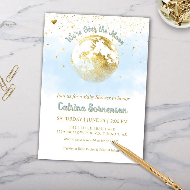 Blue Gold Moon and Stars Celestial Baby Shower Einladung (Elegant Blue and Gold Over the Moon Theme Baby Shower Invitation)