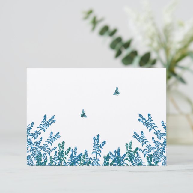 Blue Green Meadow Floral Bumble Bee Wedding RSVP (Debout devant)