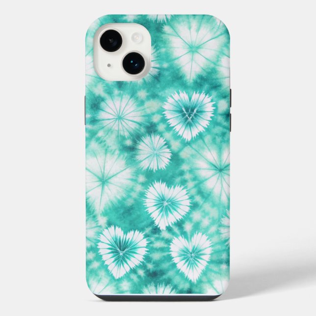 Blue Hearts Tie Dye iPhone 14 Plus Hülle (Rückseite)