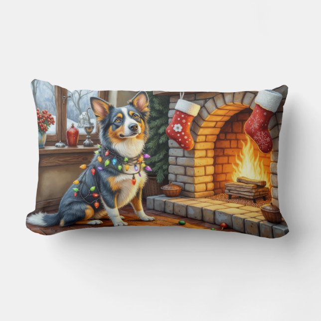 Blue Heeler Fireplace with Christmas Lights Lendenkissen (Vorderseite)
