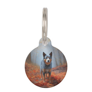 Blue Heeler im Herbstlaubfall inspiriert Haustiermarke