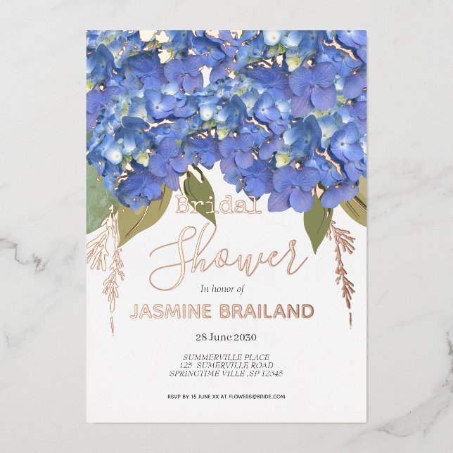 Blue Hydrangea Blooms Personalisiertes Brautparty Folieneinladung (Vorderseite)