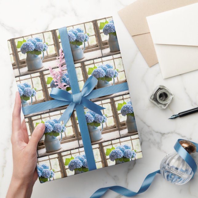 Blue Hydrangea Bouquet in Window Geschenkpapier (Schenken)