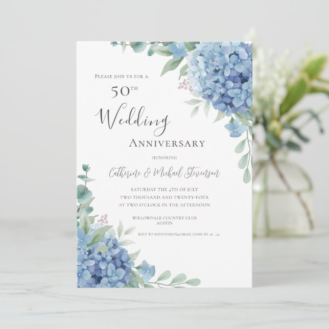 Blue Hydrangea Floral 50th Wedding Anniversary Einladung (Stehend Vorderseite)