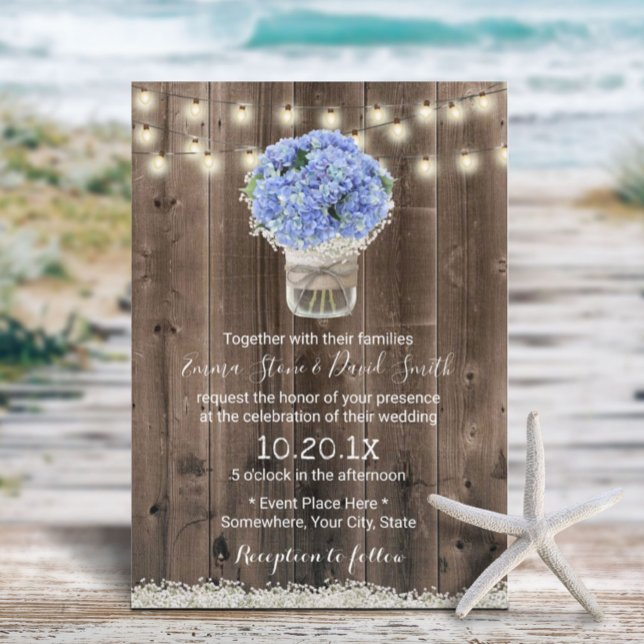 Blue Hydrangea Floral Jar Rustic Barn Wood Wedding Einladung (Von Creator hochgeladen)