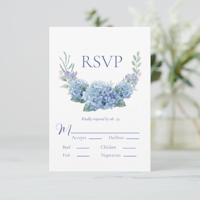 Blue Hydrangea Floral Watercolor Wedding RSVP Karte (Stehend Vorderseite)