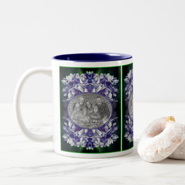 Blue Hydrangea Petals Rahmen hinzufügen Ihr Foto Zweifarbige Tasse (Mit Donut)