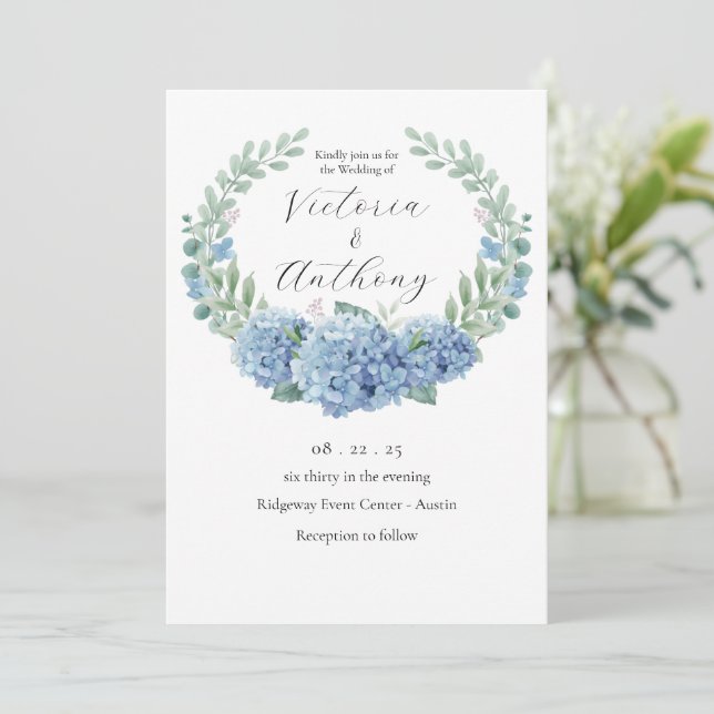 Blue Hydrangeas Floral Elegante Hochzeit Einladung (Stehend Vorderseite)