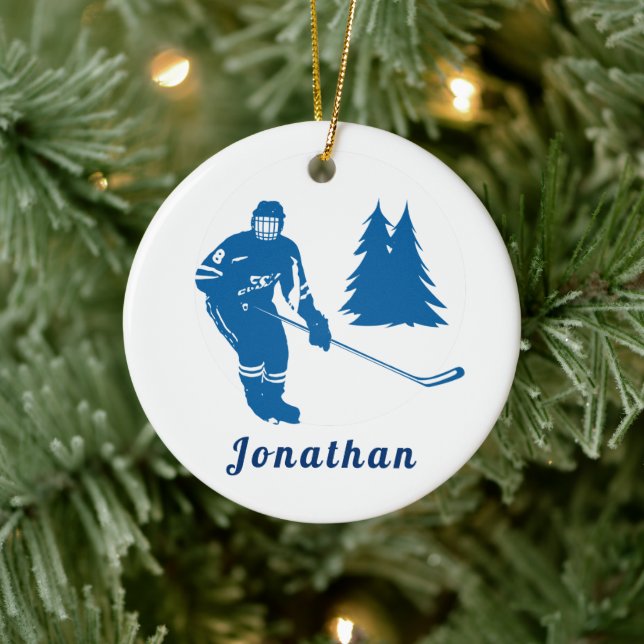 Blue Ice Hockey Player Individuelle Name Winterspo Keramik Ornament (Baum)