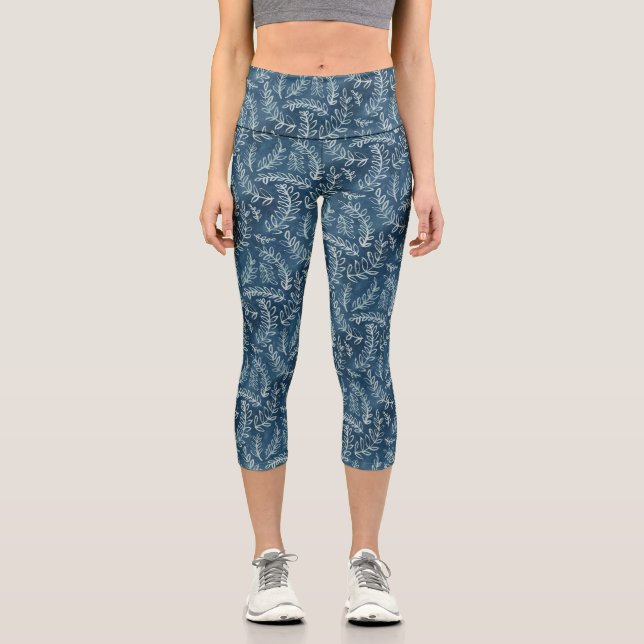 Blue Indigo Blätter Twigs Pattern Capri Leggings (Vorderseite)