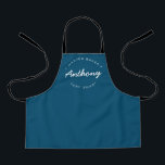 Blue Individuelle Name Year Master Baker Kids Schürze<br><div class="desc">Viele Talente kommen aus dieser Küche. Ermuntern Sie den kleinen Meister in Ihrem Leben, diese süßen Leckereien behalten, die mit dieser personalisierten, modernen und einzigartigen Schürze kommen. Passen Sie die Wörter an und legen Sie das Jahr fest, wie Sie möchten. Die Schürze dieses Kindes ist blau mit weißem Schriftsatz. Stilvolle...</div>