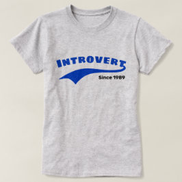 Blue Introvertierte Typografie Swoosh Custom Date T-Shirt