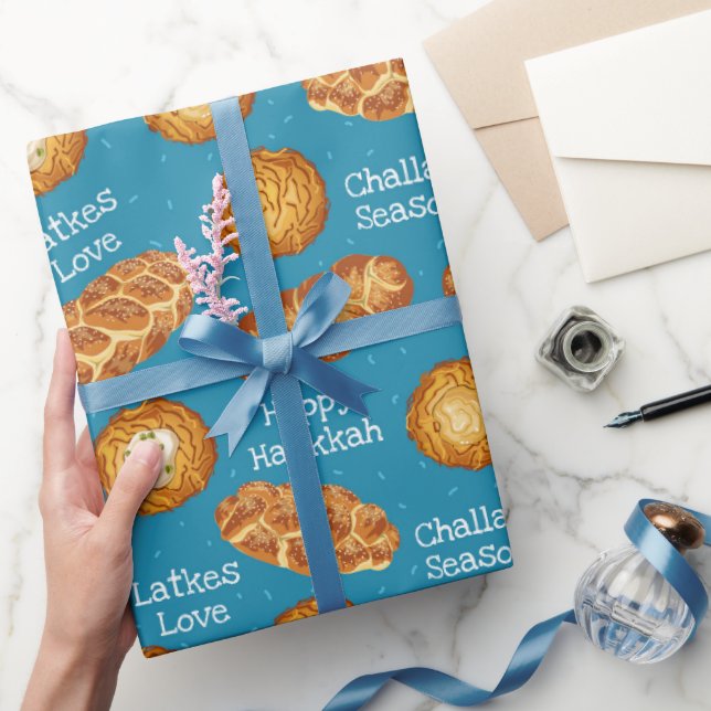 Blue Latkes and Challah Bread Hanukkah Pattern Geschenkpapier (Schenken)