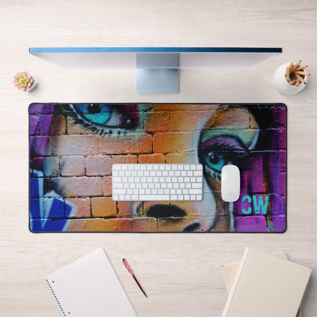 Blue Lila Bold Graffiti Girl Schreibtischunterlage (Büro 1)