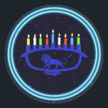 Blue Lion Menorah Runder Aufkleber<br><div class="desc">Eine blaue Chanukkah-Menorah mit Löwenmotiv und Kerzen auf einem sternenförmigen Hintergrund.</div>