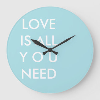 Blue Love is All You Need Custom White Text Große Wanduhr