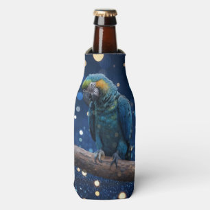 Blue Majestät: The Blue Macaw on Dreamy Blue Bokeh Flaschenkühler