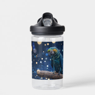 Blue Majestät: The Blue Macaw on Dreamy Blue Bokeh Trinkflasche