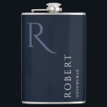 Blue Masculine Monogram Trauzeugen Gift Flachmann<br><div class="desc">Dieser einfache,  benutzerdefinierte Trauzeugen-Flasche enthält den Namen,  das Monogramm und das Hochzeitdatum des personalisierten Trauzeugen. Sie können den Hintergrund und die Farben der Schriftart ganz einfach ändern,  um sie an Ihre Veranstaltung anzupassen.</div>