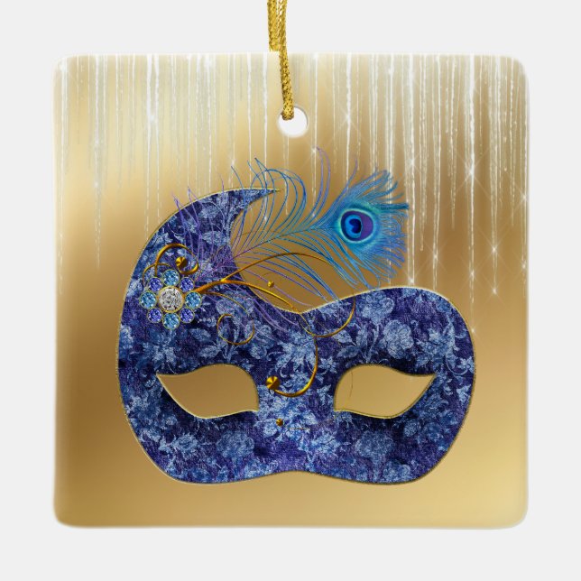 Blue Masquerade Mask and Peacock Feather on Gold Keramikornament (Vorderseite)