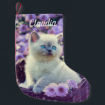 Blue Mit Augen Kitten Baby Cat in Basket Purple Fl Kleiner Weihnachtsstrumpf<br><div class="desc">Eine Überladung an Kätzchen mit diesem mit Augen,  blauen Kätzchen,  das in einem Korbkorb-Set zwischen lila Blume sitzt.</div>