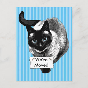 Blue Mit Augen Siamese Cat Holding "Wir bewegen Si Ankündigungspostkarte