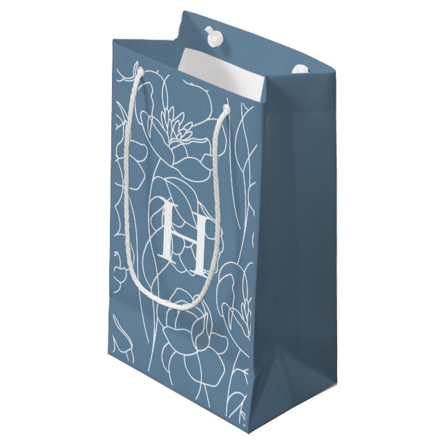 Blue Modern Wildflower Monogram Kleine Geschenktüte (Vorderseite Schrägansicht)