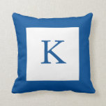 Blue Monogram Pillow Kissen<br><div class="desc">Anpassbare Monogramm Blau und Weiß Quadrat oder Lumbar Größe Drehkissen oder Kissen. Ein modernes, elegantes und schlichtes und dennoch effektives Design, das Sie Ihren eigenen Text oder Ihre Initialen hinzufügen können. Navy Blau und Weiß Hintergrund. Wählen Sie Ihre Größe Kissen oder Kissen. Dieses klassisch zeitgenössische Design wird jede Wohngestaltung, Wohnzimmer,...</div>