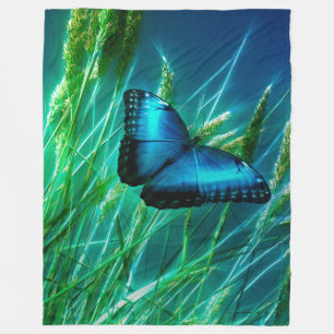 Blue Morpho Butterfly auf grünem Gras Fleecedecke