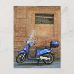 Blue Motor Scooter by red wall, Siena, Italien Postkarte
