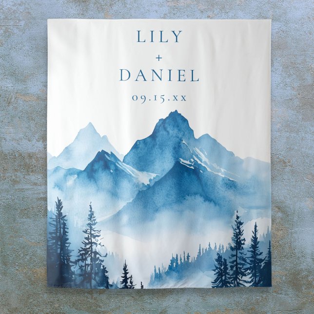 Blue Mountains Wedding Foto Booth Hintergrund Wandteppich (Chic Script Photo Dusty Blue Wedding Evening Party Invitation)