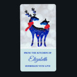 Blue Nordic Christmas Reindeer Pair Kitchen<br><div class="desc">Etiketten mit Ihrem personalisierten Namen. Text sagt: Aus der Küche von,  hausgemacht mit Liebe. Mit einem silbernen Hintergrund. Illustriert mit einem blauen skandinavischen Hirsch mit roten Schals. Mit dekorativen Markierungen auf ihren Körpern.</div>