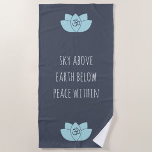 Blue Om & Lotus Blume Himmel über der Erde Unterha Strandtuch